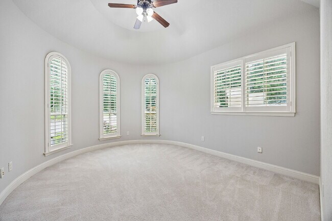 Building Photo - 2101 Miracle Point Dr