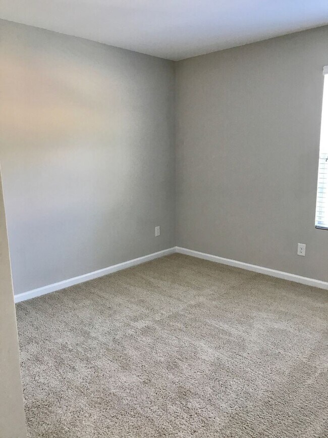 Building Photo - Come view these Luxurious 4 bedroom 2.5 bath w/2 Car Garage 2 Story homes. Located in Salisbury