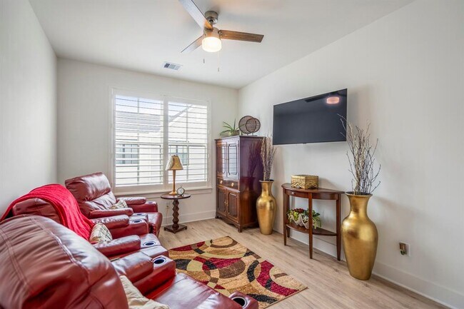 Building Photo - 6405 Highland Pine Ln