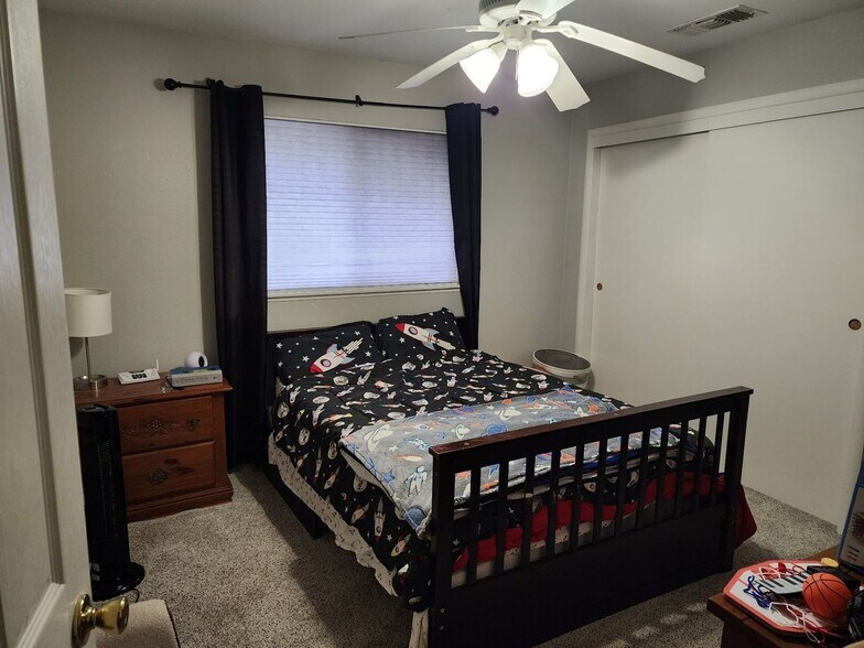 Building Photo - 848 Granada Ln