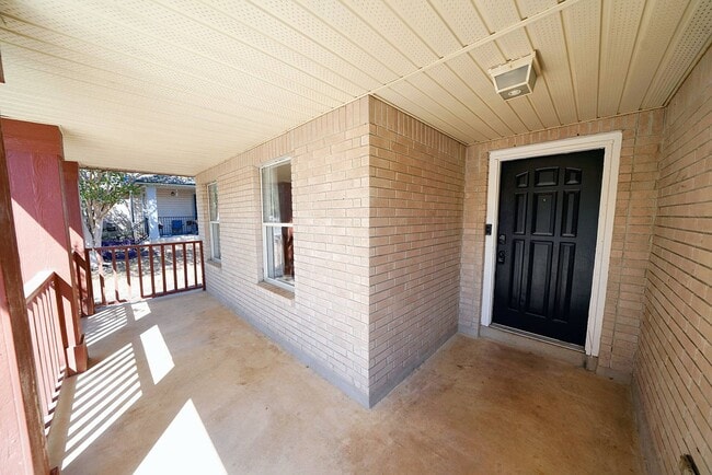 Building Photo - Charming 3-Bedroom Home in Ashley Place - ...