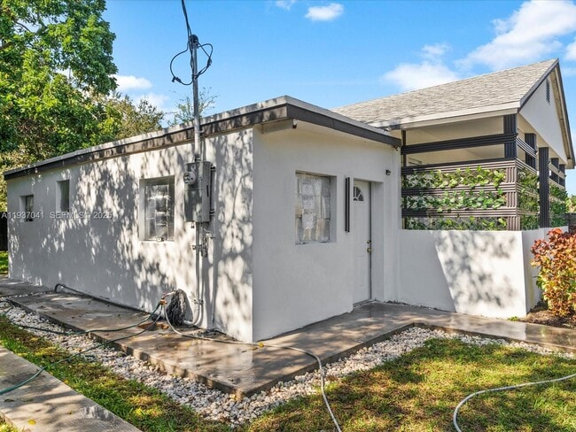 Building Photo - 6318 NW 19th Ct