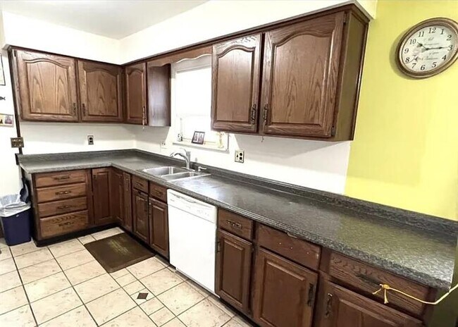 Building Photo - ELEGANT BYERS HOME