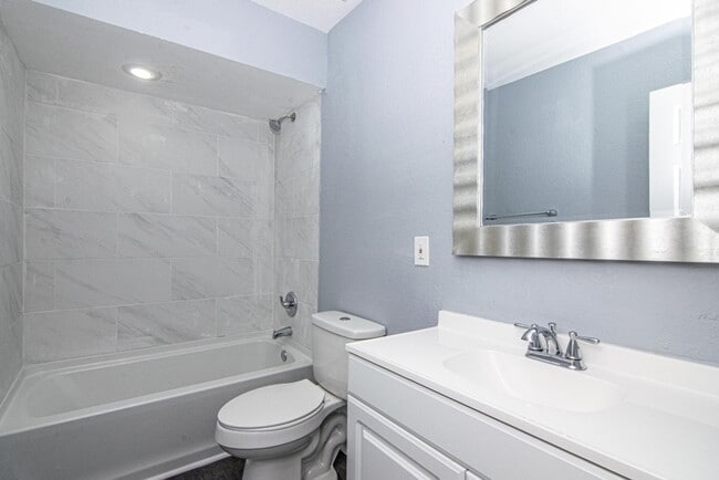 Building Photo - Newly Renovated and Remodeled - 2 Bedroom 1 Bath for Lease in Brandon, FL