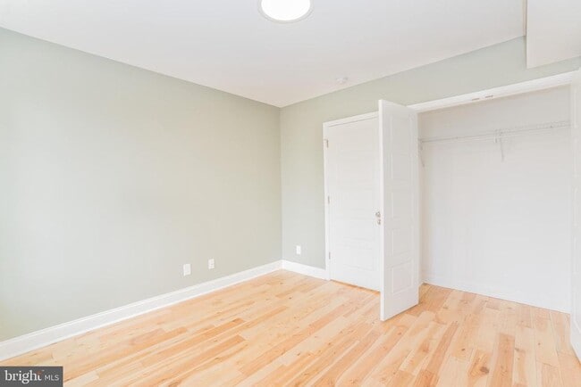 Building Photo - 522 S Bethel St