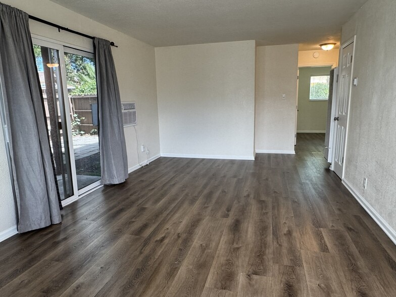 Building Photo - 1712 Arthur Ct