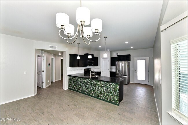 Building Photo - 541 Paseo Modesto Dr