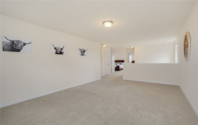 Building Photo - North facing 4-bedroom 2.5 bath house in B...