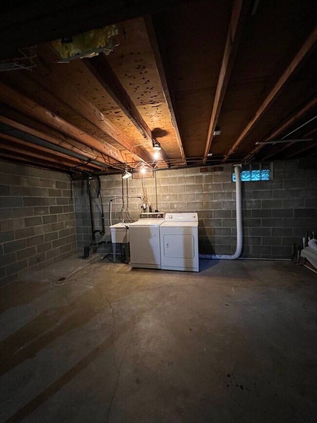 Washer and electric dryer hookup - 662 River Rd
