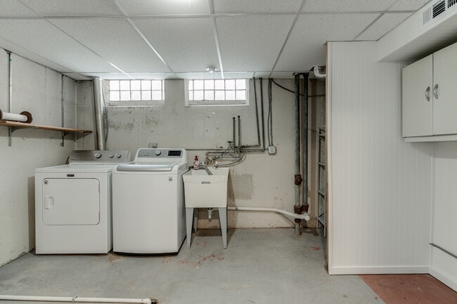 Building Photo - 1311 E Euclid Ave