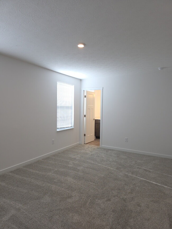 Building Photo - "Spacious 3-Bedroom Townhouse with 2.5 Baths in Columbus – 1856 Sq. Ft. of Comfort and Style!"