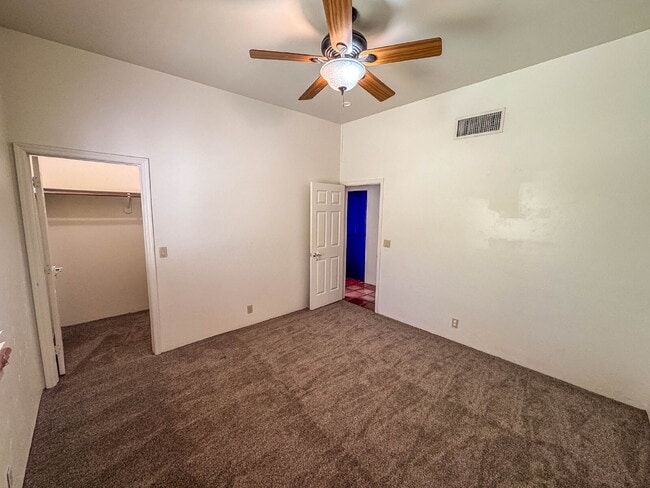 Building Photo - Single Story Foothills Home with Brand New Carpet in all Bedrooms!