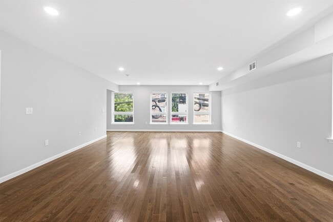 Building Photo - 45 Franklin St