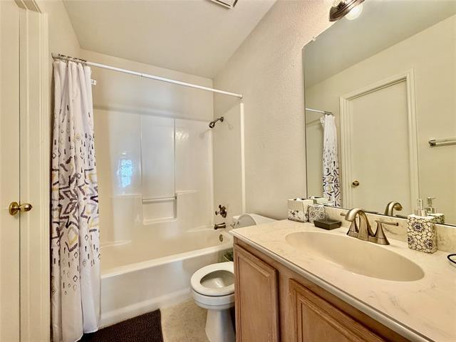 Building Photo - 1302 E Old Knoll Dr