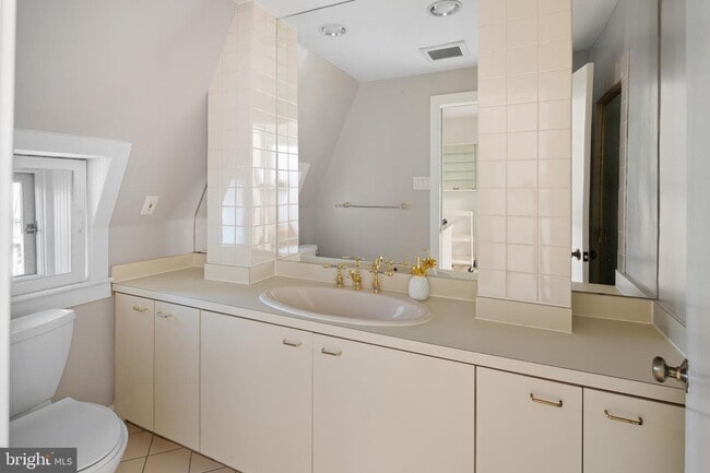 Building Photo - 317 S 18th St