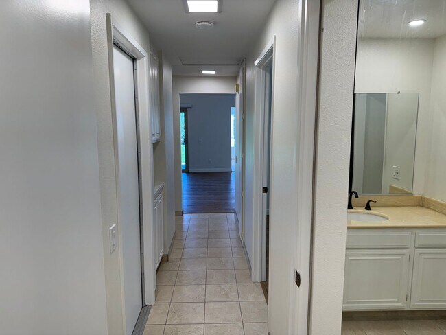 Building Photo - Perimeter location with great views - Leis...