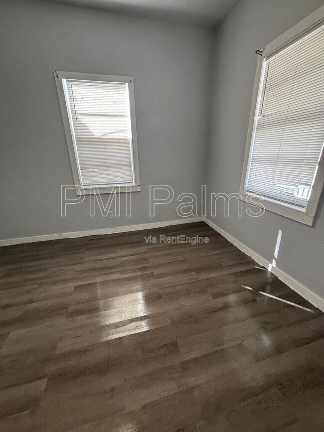 Building Photo - 2320 W Walnut St