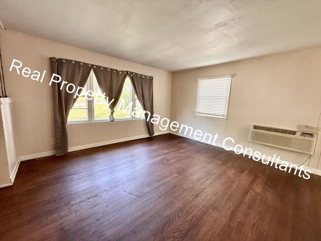 Building Photo - 2-Bedroom Home with Spacious Backyard & Deck