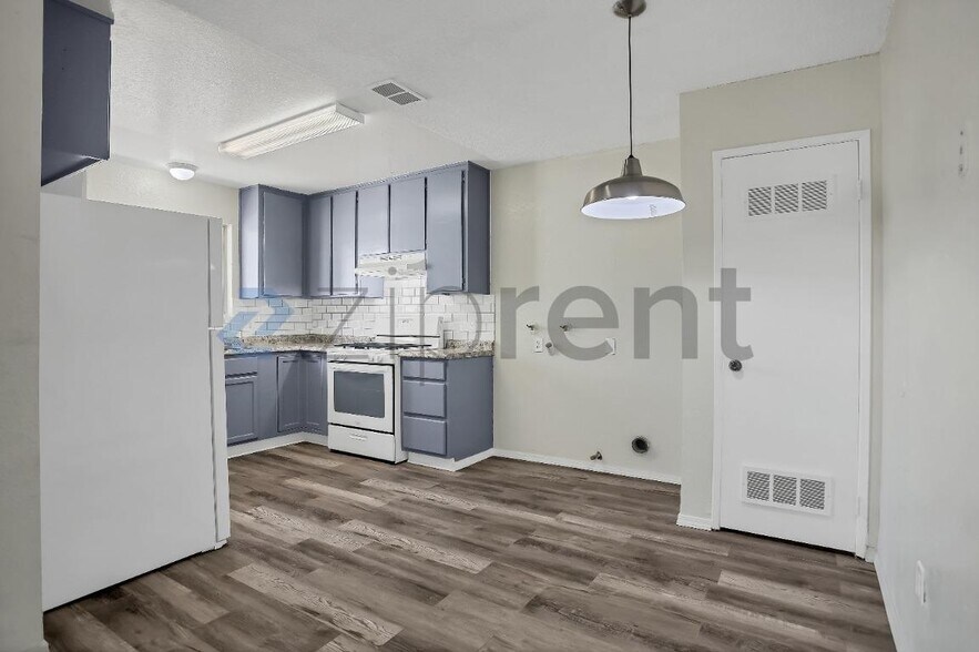 Building Photo - Unit C