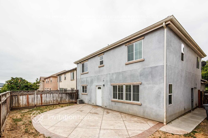 Building Photo - 1647 Dewey St