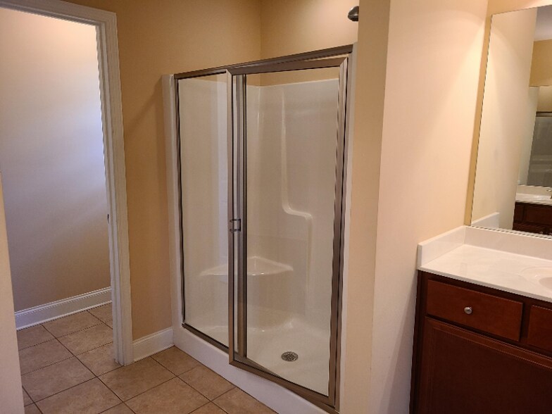 Building Photo - 4808 Hidden Valley Ct