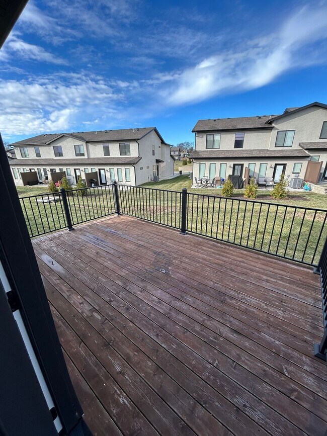 Building Photo - 108-110 Oakwood Ct