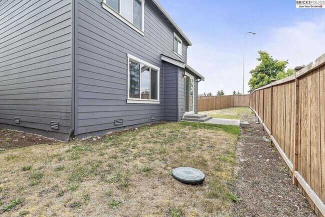 Building Photo - Your Ideal Home in Puyallup Awaits – Peaceful, Modern, Perfectly Located.