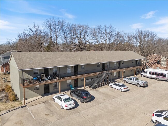 Building Photo - 884 W Holly St