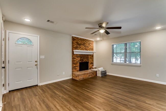 Building Photo - 1511 5th Ave