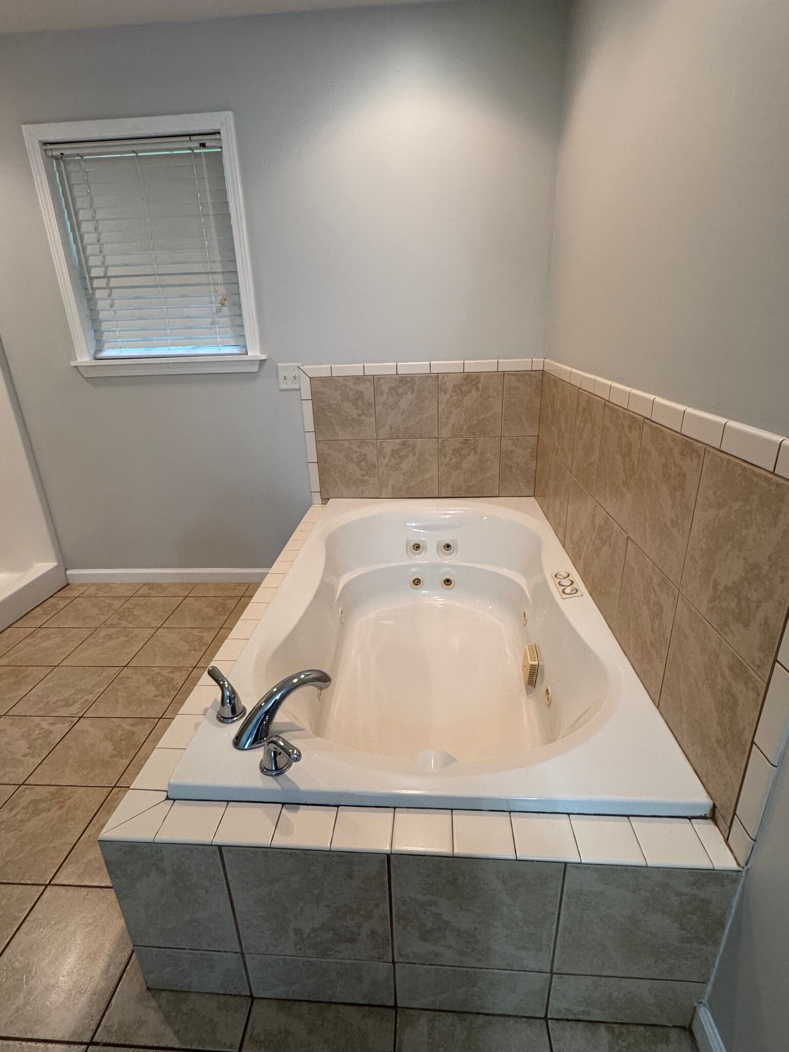 Building Photo - 224 Brookside Dr