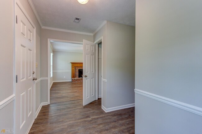 Building Photo - 180 Fairfield Cir