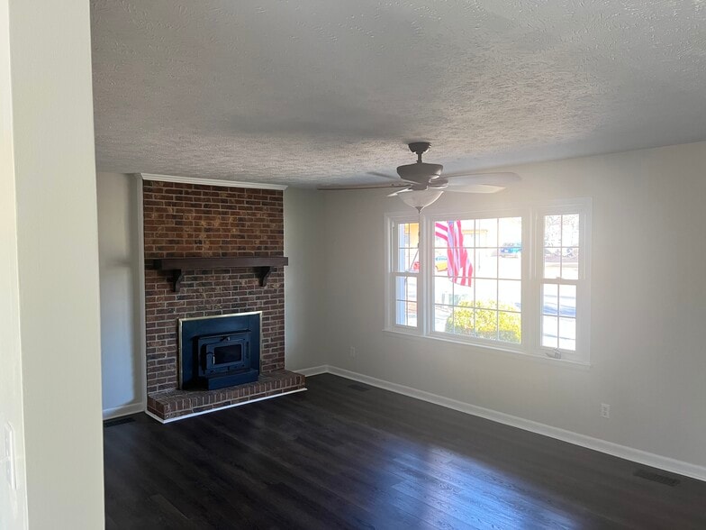 Building Photo - 805 Appalachin Dr