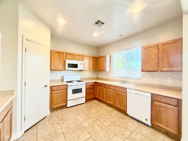 Building Photo - SPACIOUS 3 BEDROOM + LOFT | SILVERSTONE RANCH | GILCREASE ORCHARD VIEWS