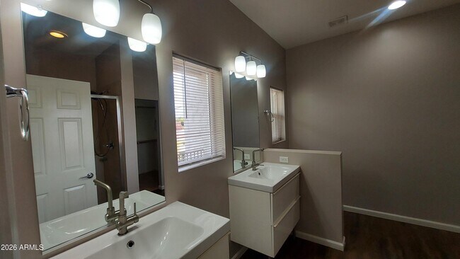 Building Photo - 1728 E Ocotillo Rd