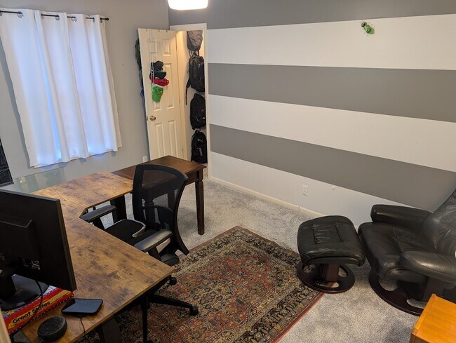 Building Photo - 206 W 78th St