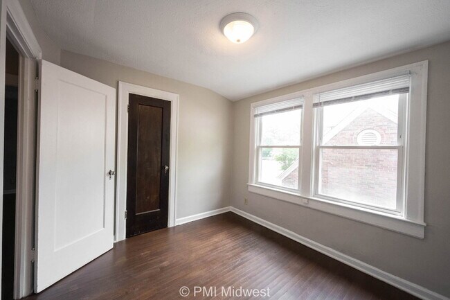 Building Photo - "Charming 3-Bedroom Retreat with Hardwood ...