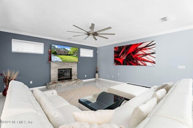 Building Photo - Fully Furnished Home