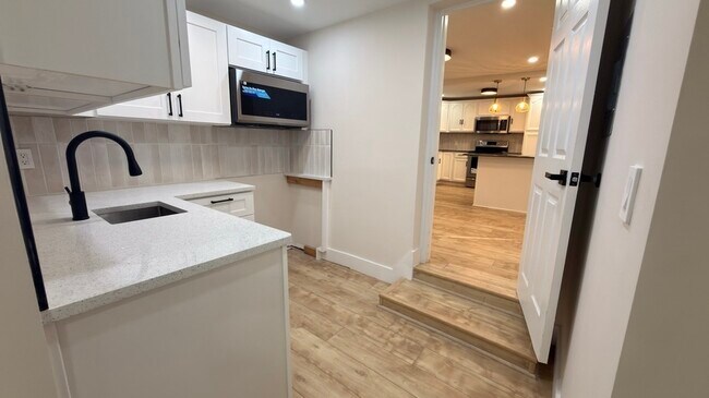 Building Photo - 5813 Tampico Rd