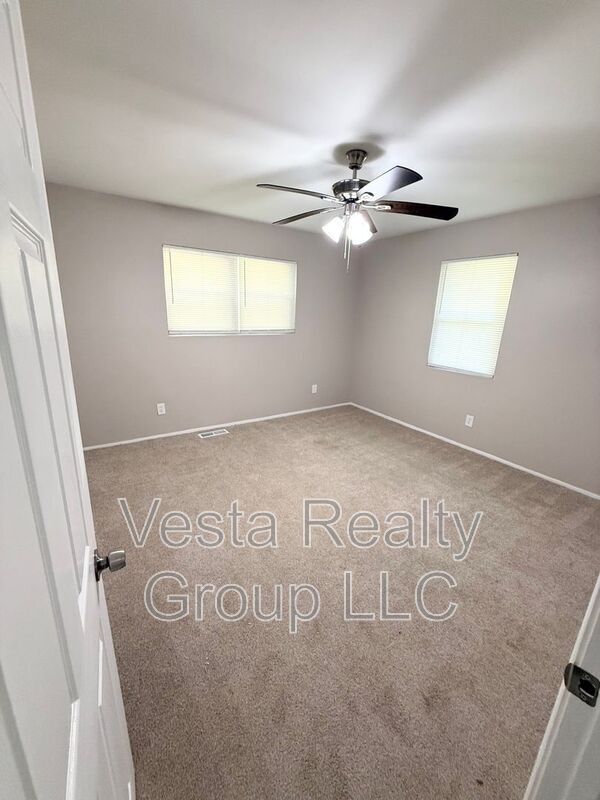 Building Photo - 207 Custer Cir