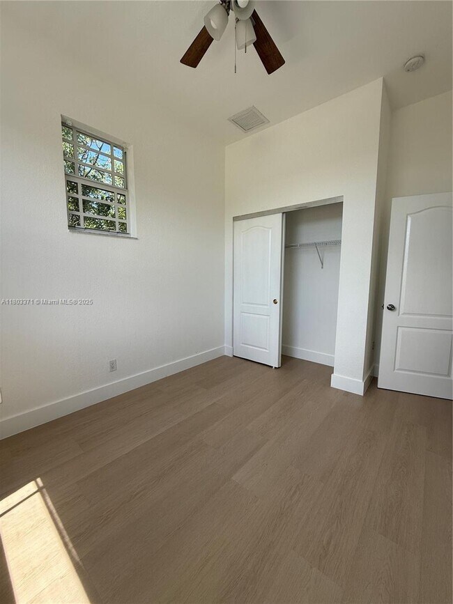 Building Photo - 1247 NE 23rd Ave