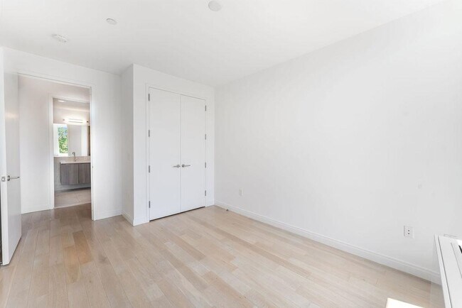 Building Photo - 255 Brunswick St