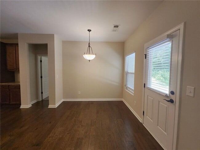 Building Photo - 105 Flowing Trail