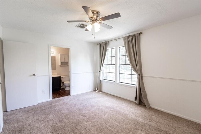 Building Photo - 17283 Saturn Ln