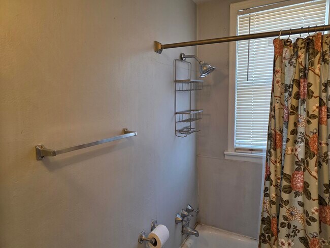 Building Photo - 22006 N Chrysler Dr