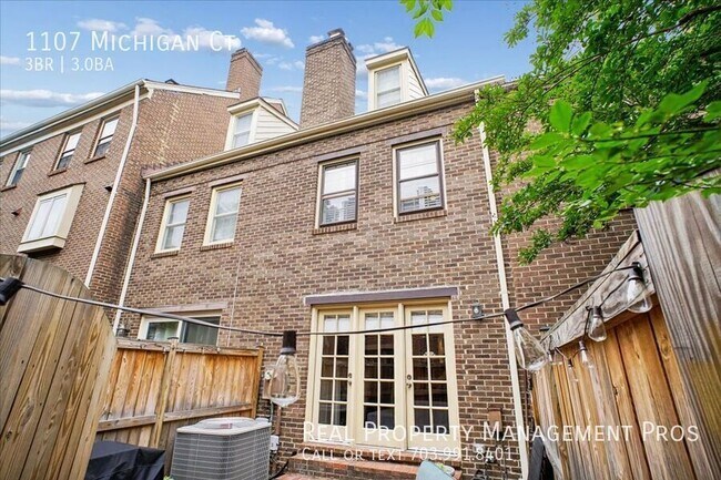 Building Photo - 1107 Michigan Ct