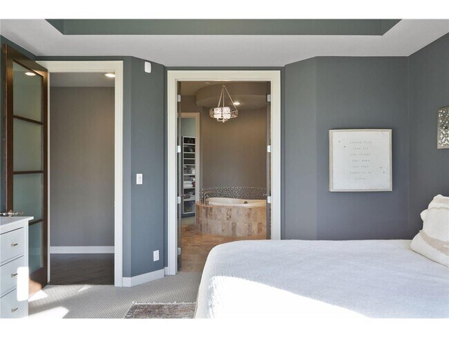 Building Photo - 555 Oak Ridge Pl