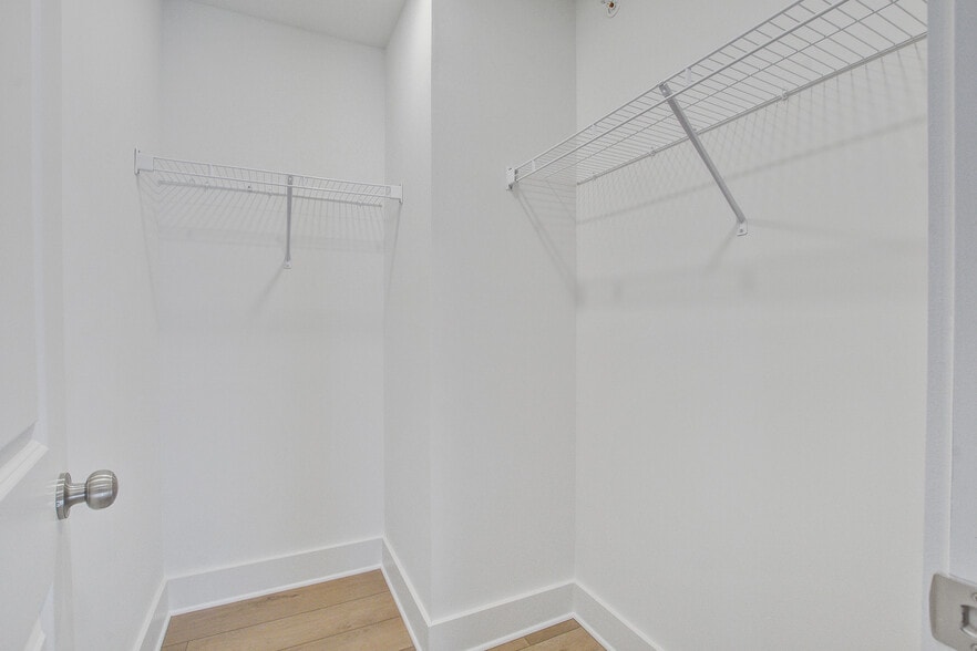 Building Photo - 2161 W Jimtown Dr