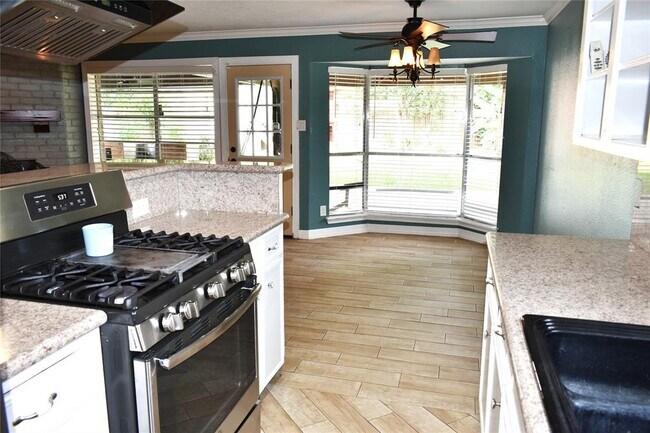 Building Photo - 12706 Highmanor Dr