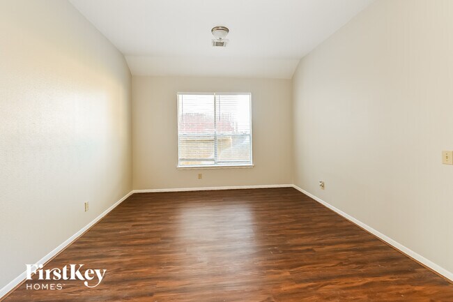 Building Photo - 18226 Auburn Woods Dr