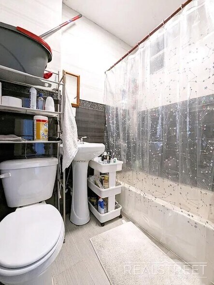 Building Photo - Utica Avenue